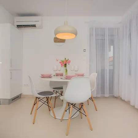 Luni Apartment Primosten
