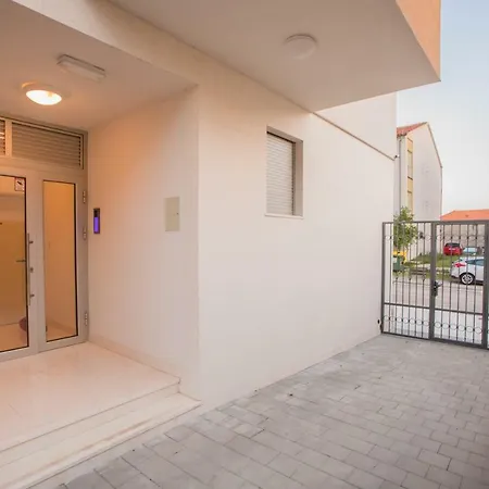 Apartment Luni *