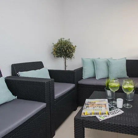 Luni Apartment *