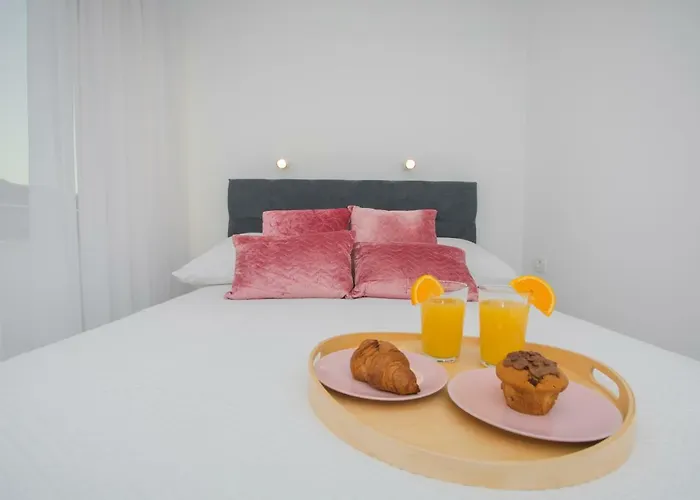 Luni شقة Primošten