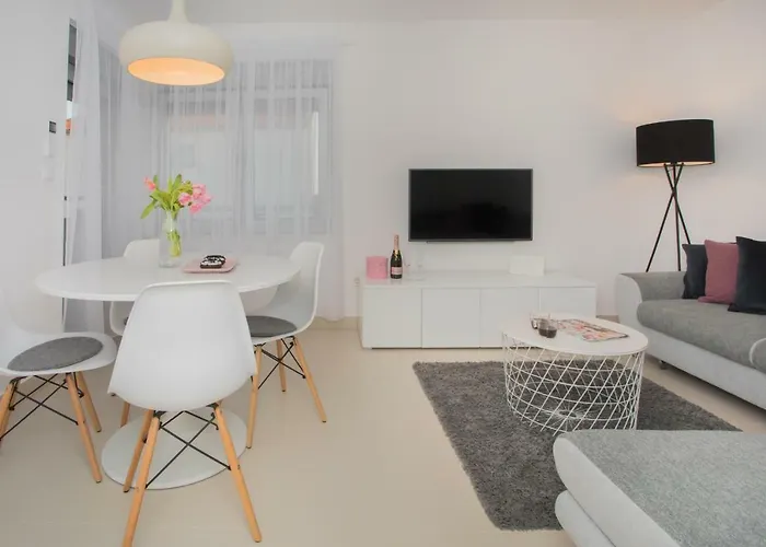 Luni شقة Primošten